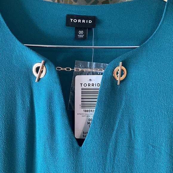 Torrid Crepe Chain-Detail Blouse 00 NWT - Picture 5 of 7
